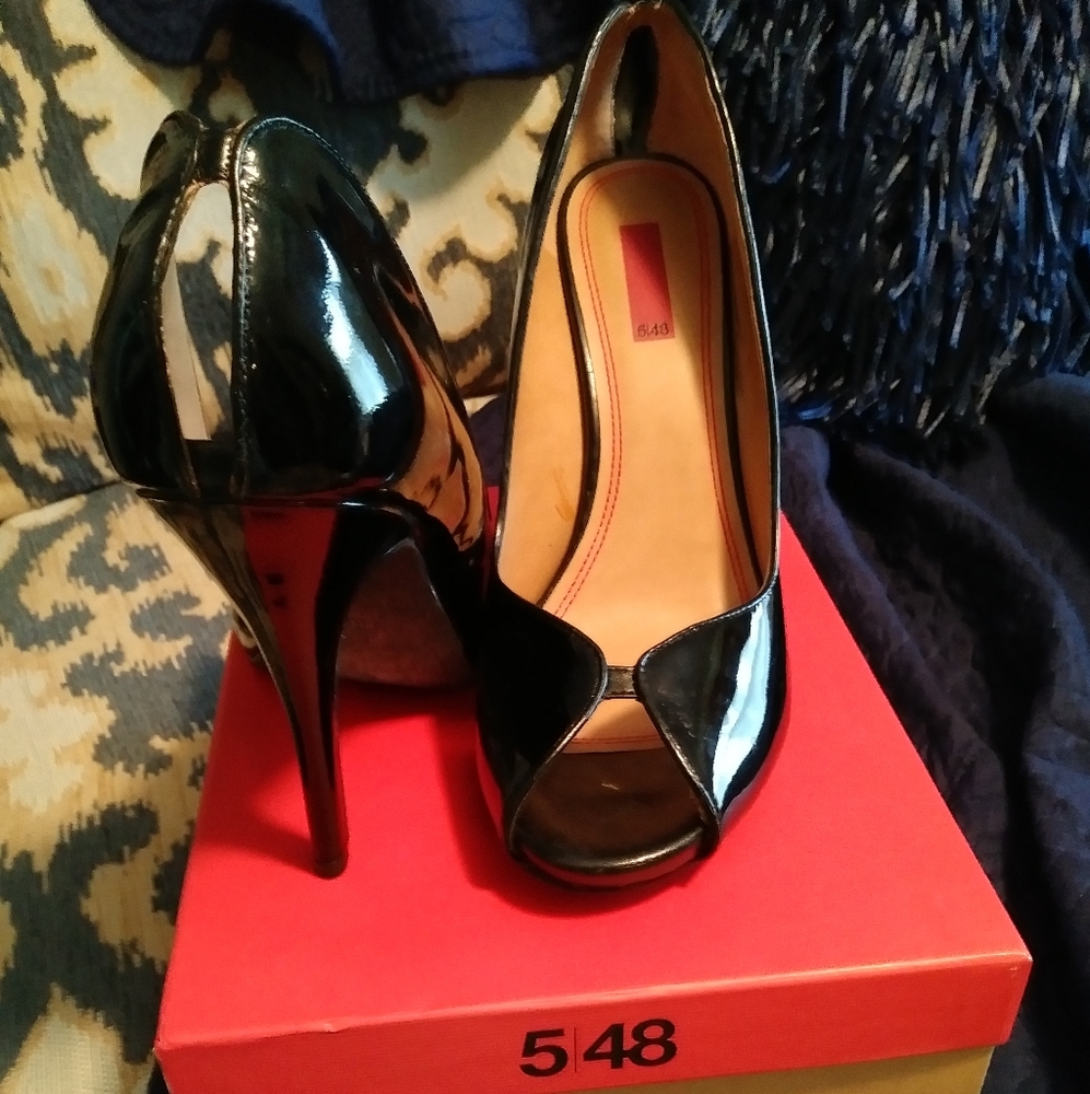 Like New 5/48 Patent Leather Peep Toe Stiletos